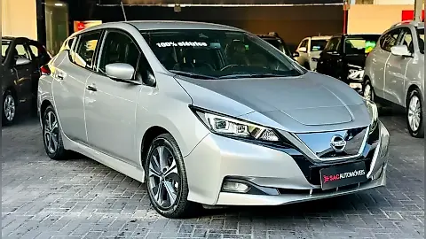Foto de um nissan leaf