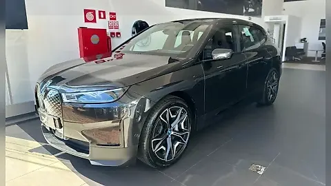 Foto de um bmw ix