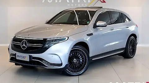 Foto de um mercedes eqc400