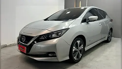 Foto de um nissan leaf