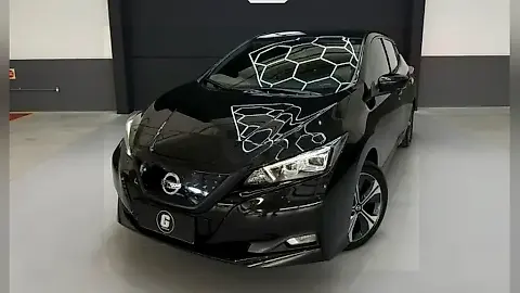 Foto de um nissan leaf
