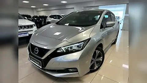 Foto de um nissan leaf
