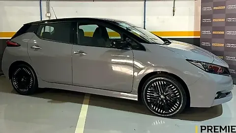Foto de um nissan leaf