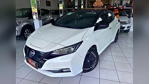 Foto de um nissan leaf