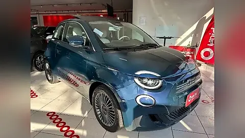 Foto de um fiat 500e