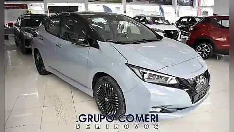 Foto de um nissan leaf