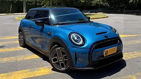 Foto de um mini cooper se