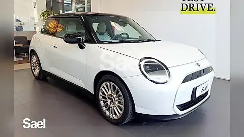 Foto de um mini cooper se