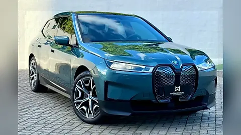 Foto de um bmw ix