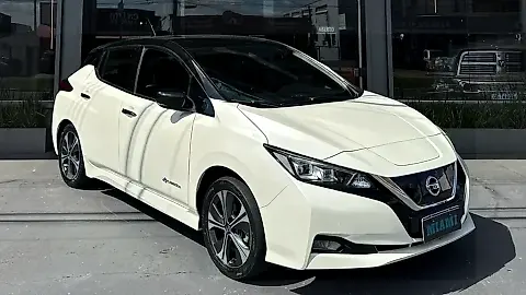 Foto de um nissan leaf