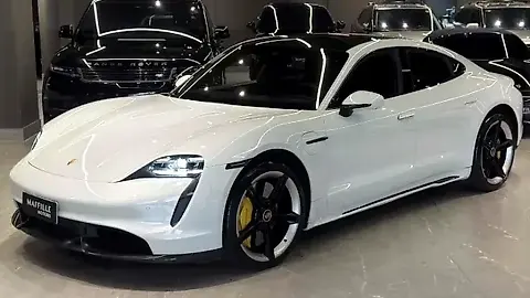 Foto de um porsche taycan