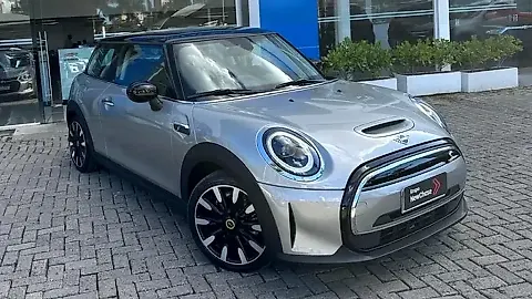 Foto de um mini cooper se