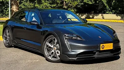 Foto de um porsche taycan
