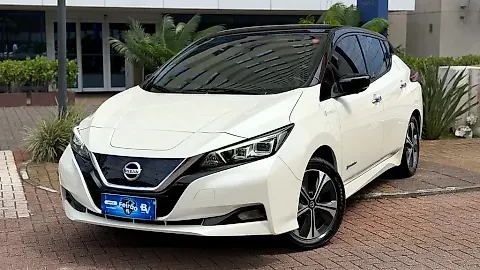Foto de um nissan leaf