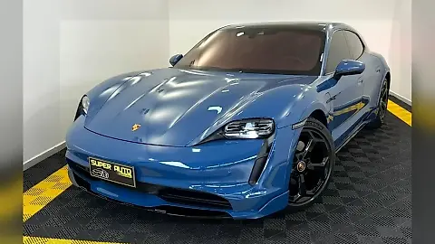 Foto de um porsche taycan