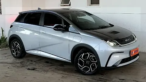 Foto de um byd dolphin plus
