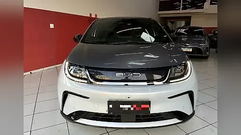 Foto de um byd dolphin plus