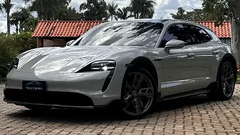 Foto de um porsche taycan