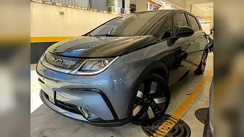 Foto de um byd dolphin plus