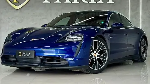 Foto de um porsche taycan