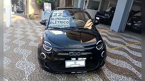 Foto de um fiat 500e