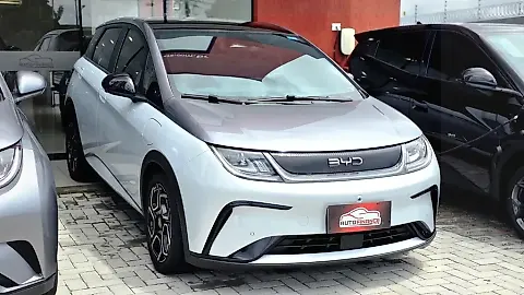 Foto de um byd dolphin plus