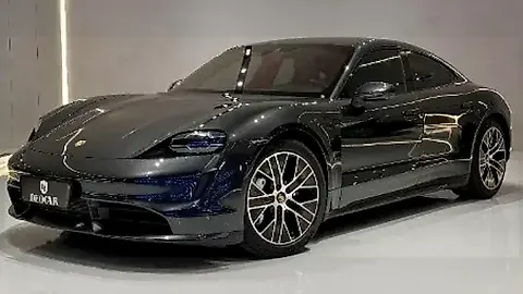 Foto de um porsche taycan