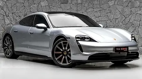 Foto de um porsche taycan