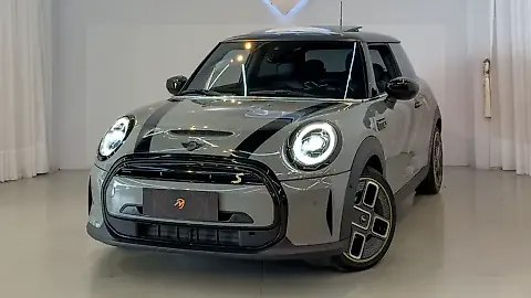 Foto de um mini cooper se