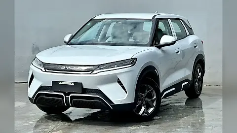 Foto de um byd yuan plus