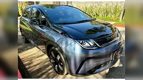 Foto de um byd dolphin plus