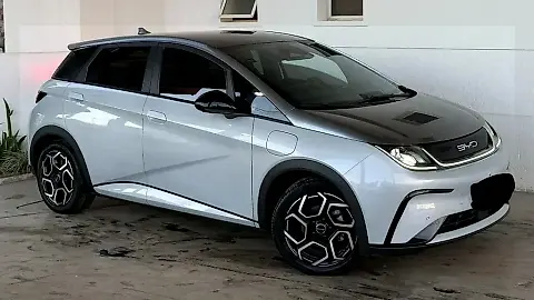 Foto de um byd dolphin plus