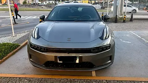 Foto de um zeekr 001