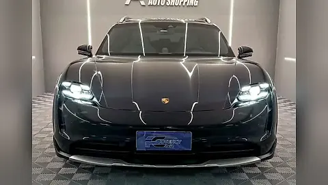 Foto de um porsche taycan
