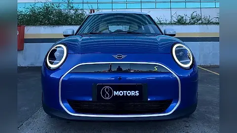 Foto de um mini cooper se