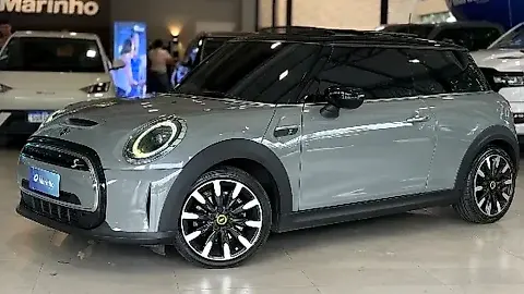 Foto de um mini cooper se