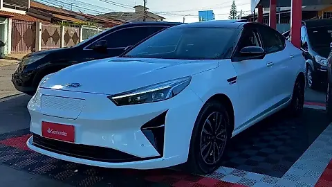 Foto de um jac e-j7