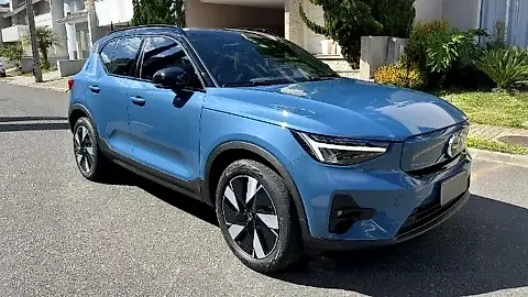 Foto de um volvo xc40 recharge