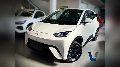 Foto de um byd dolphin mini
