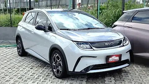 Foto de um byd dolphin plus