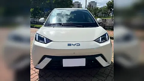 Foto de um byd dolphin mini