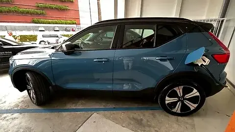 Foto de um volvo xc40 recharge