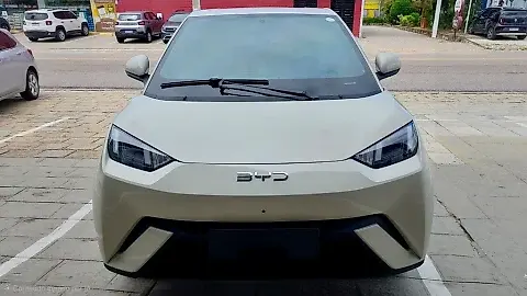 Foto de um byd dolphin mini