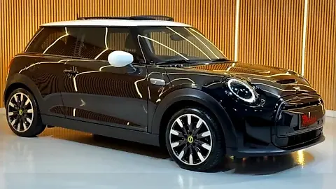 Foto de um mini cooper se