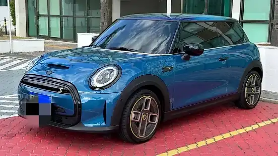 Foto de um mini cooper se