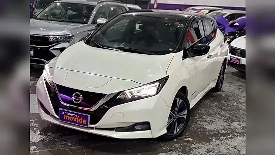 Foto de um nissan leaf