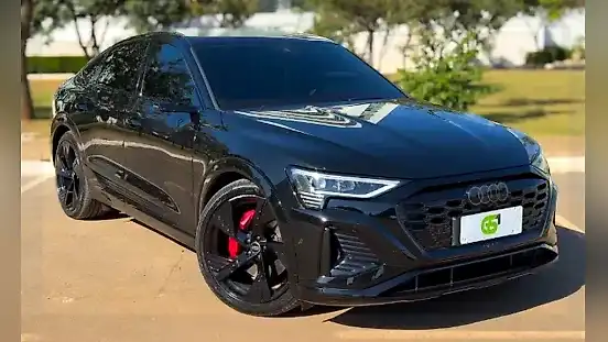 Foto de um audi q8 sportback e-tron