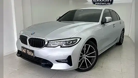 Foto de um bmw 330e plug-in hybrid