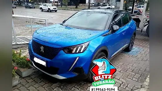 Foto de um peugeot e-2008