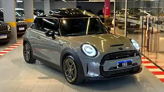 Foto de um mini cooper se